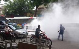 Xe buýt vừa chạy vừa bốc khói ngùn ngụt tại Hà Nội