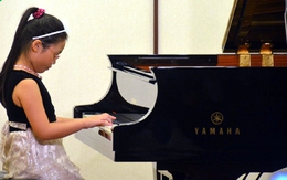 Bé gái 9 tuổi đoạt giải nhất cuộc thi piano quốc tế Mozart