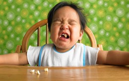 8 vấn đề khiến mẹ đau đầu khi cho bé ăn