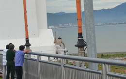 Kinh hoàng một người đàn ông treo cổ trên cầu Thuận Phước