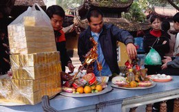 Làm ăn kém, “con nợ” Bà Chúa Kho trả lễ hẻo