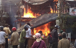 Nhà chủ tịch huyện bị cháy như đuốc