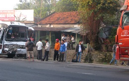 Về quê ăn Tết, xe chở 43 hành khách gặp tai nạn