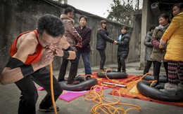 Thổi căng 4 săm ôtô bằng mũi