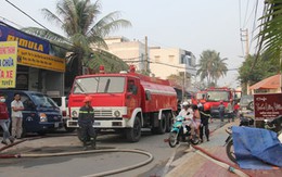 Phim trường cháy dữ dội, hàng trăm lính cứu hỏa vào cuộc