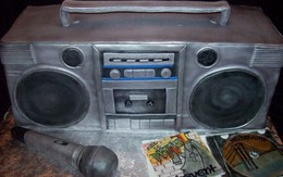 Hy hữu: Nổ đài cát-xét, 3 người trong gia đình thương vong