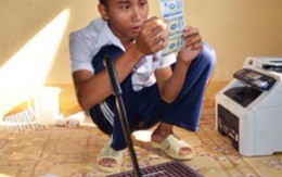 In hàng ngàn tờ tiền giả để mua vé số