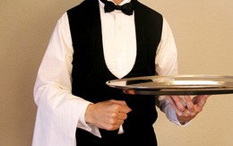 Đi ăn hàng ở Hà Nội: Bức xúc vì "góp ý cũng bị xịt lốp xe"