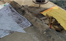 Xác bé trai trong thùng giấy trôi sông Sài Gòn