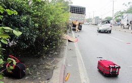 Nhặt valy rơi, cô gái bị xe cán chết