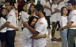 Thi ôm nhau lâu nhất nhân ngày Valentine