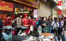 Chen lấn  mua vàng cầu may trong ngày "vía thần Tài"