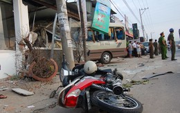 Ô tô gây tai nạn, 11 khách đi chùa bị thương