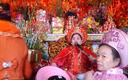 “Đại gia” hầu đồng mở tiệc 2.000 mâm cỗ miễn phí ở Hải Dương