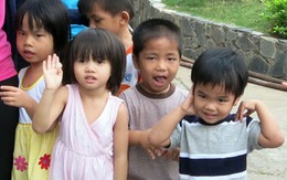 Cuộc sống mới của cháu bé 3 tuổi bị cậu đánh đập, bắt đi ăn xin