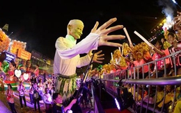 Diễu hành lộng lẫy trên đường phố Singapore