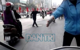 Hà Nội: Lao ra đường chặn xe, kiếm tiền triệu mỗi ngày