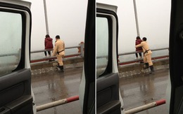 Pha thót tim cứu cô gái nhảy cầu Thanh Trì