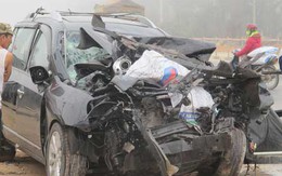 Ô tô đối đầu xe tải, một gia đình 7 người gặp thảm nạn