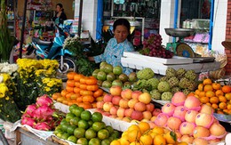 Hết sạch tiền vì mua hoa quả cúng Rằm