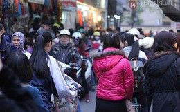 "Thiên đường quà lưu niệm" đông nghịt người trong dịp Valentine
