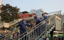 Nam thanh niên gục chết trên cầu vượt