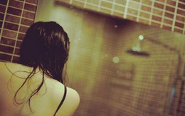 Người tình của mẹ làm em kinh hãi