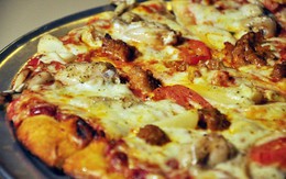Bánh pizza thịt trăn Việt giá gần một triệu đồng tại Mỹ