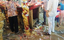 Tay vái cầu may, chân... đạp rác!