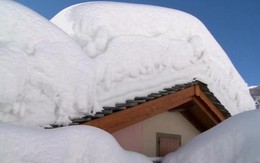 Italia: Tuyết chôn vùi cả một thị trấn