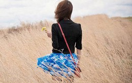 Xin đừng kể với em về người cũ của anh