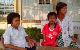 Bé gái 11 tuổi nghiện thuốc lá sau khi bị hàng xóm hãm hại