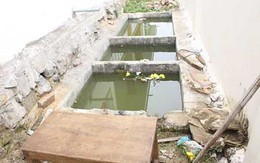 Bố mải điện thoại, con 3 tuổi rơi xuống bồn nước tử vong