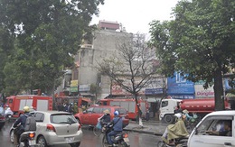 Nhà khóa trái cửa bốc cháy ở Hà Nội