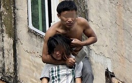 Kề dao vào cổ bé gái cướp bông tai