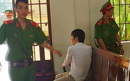 Giết bạn gái giữa lớp học vì bị chối yêu