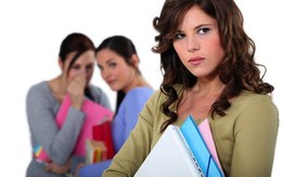 Chỉ vì bố làm to mà tôi mang tiếng xấu