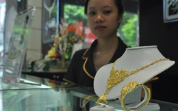 Giá vàng tăng mạnh, trang sức bán chạy dịp 8/3