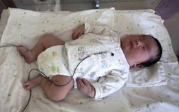 "Sốc" với em bé sinh non khổng lồ tại Trung Quốc