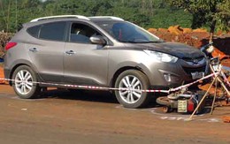 Mẹ chết thảm trên đường chở con đến trường