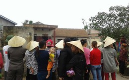 Bật nhạc to rồi treo cổ trong phòng ngủ