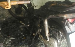 Hai xe máy bống dưng phát nổ rồi cháy ngùn ngụt