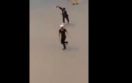 Hàng chục cảnh sát nổ súng bắt tên ngáo đá đang cầm dao hung hăng
