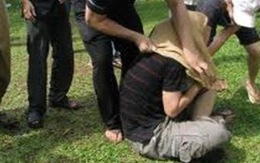 Kinh hãi côn đồ cướp tiền rồi đổ thuốc độc vào mồm nạn nhân
