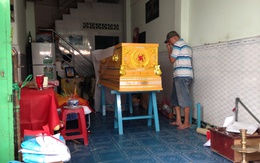 Kinh hoàng con đâm chết mẹ, chém anh ruột