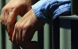 Cha già đâm thủng ruột con trai vì bị chửi, đuổi ra khỏi nhà