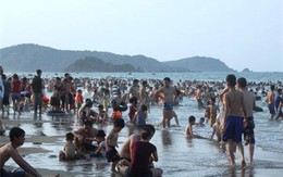 Du lịch dịp lễ 1/5: Cháy tour đi biển, giá tăng vọt