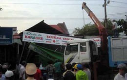 Gió lốc sập mái tôn, đè một người chết tại chỗ