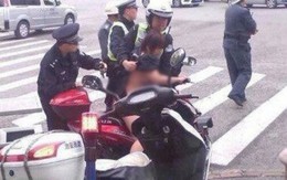 Người phụ nữ "trần như nhộng" xé rách quần CSGT