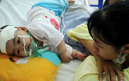 Ghi ở tâm sởi: "Khánh kiệt rồi, nếu cháu không đỡ, đành đưa cháu về..."
